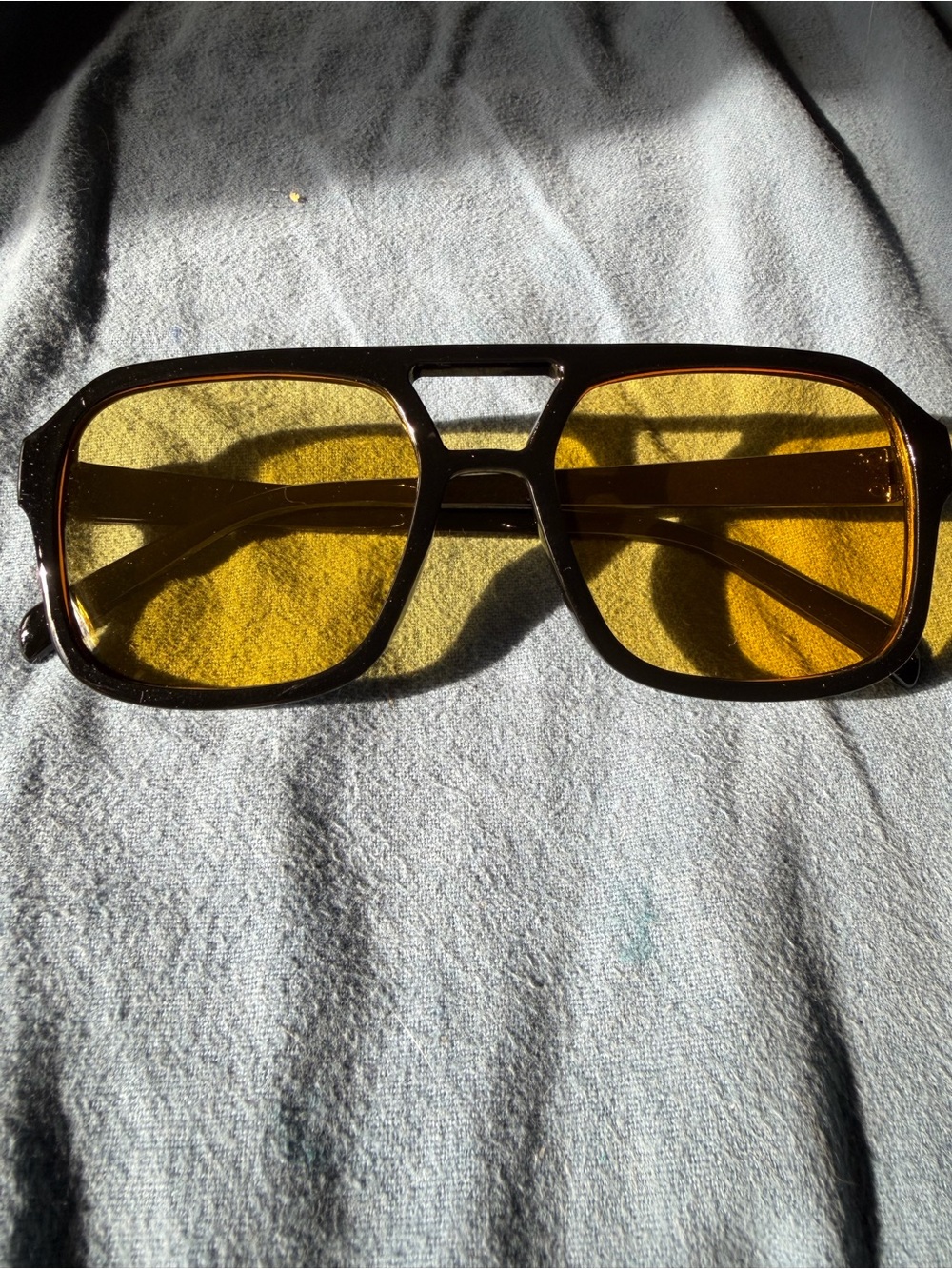 Men's Retro Aviator Sunglasses with Yellow Lenses brand new with premium case